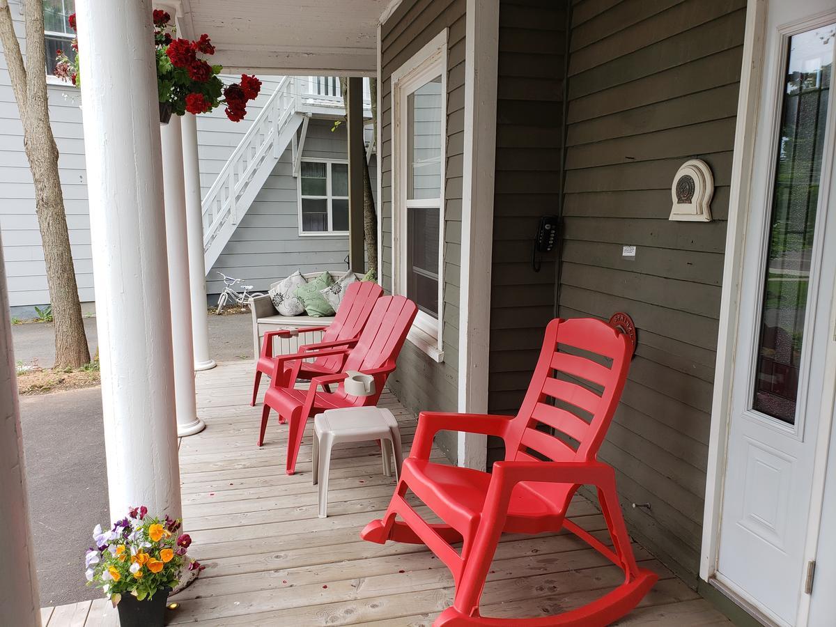 Colonial Charm Inn Bed & Breakfast Charlottetown Exterior photo